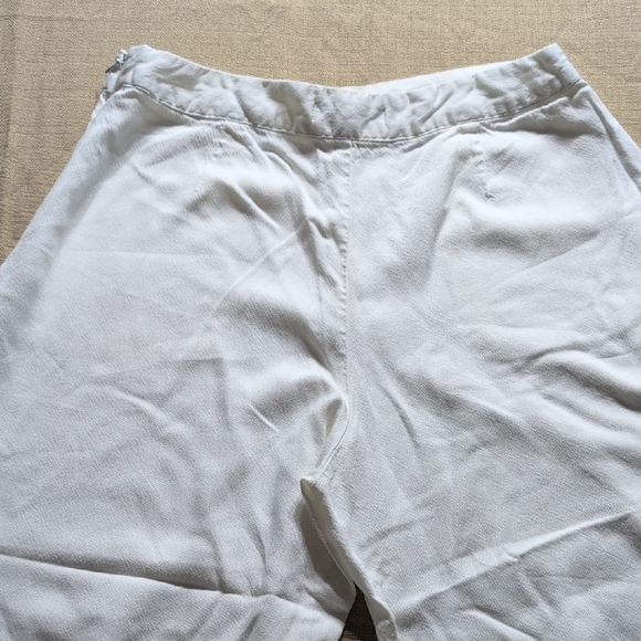 Abercrombie & Fitch White Cargo Shorts Relaxed Fit - Picture 7 of 9